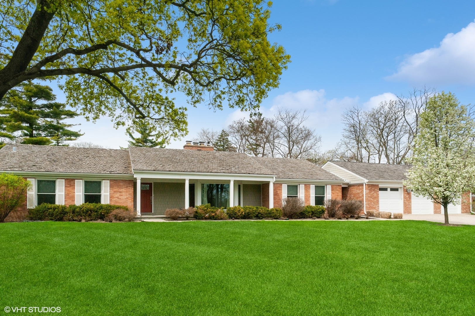 380 Deerpath Square