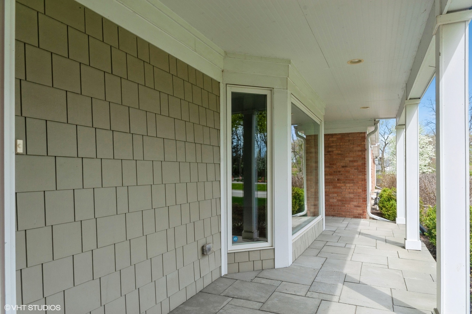 380 Deerpath Square