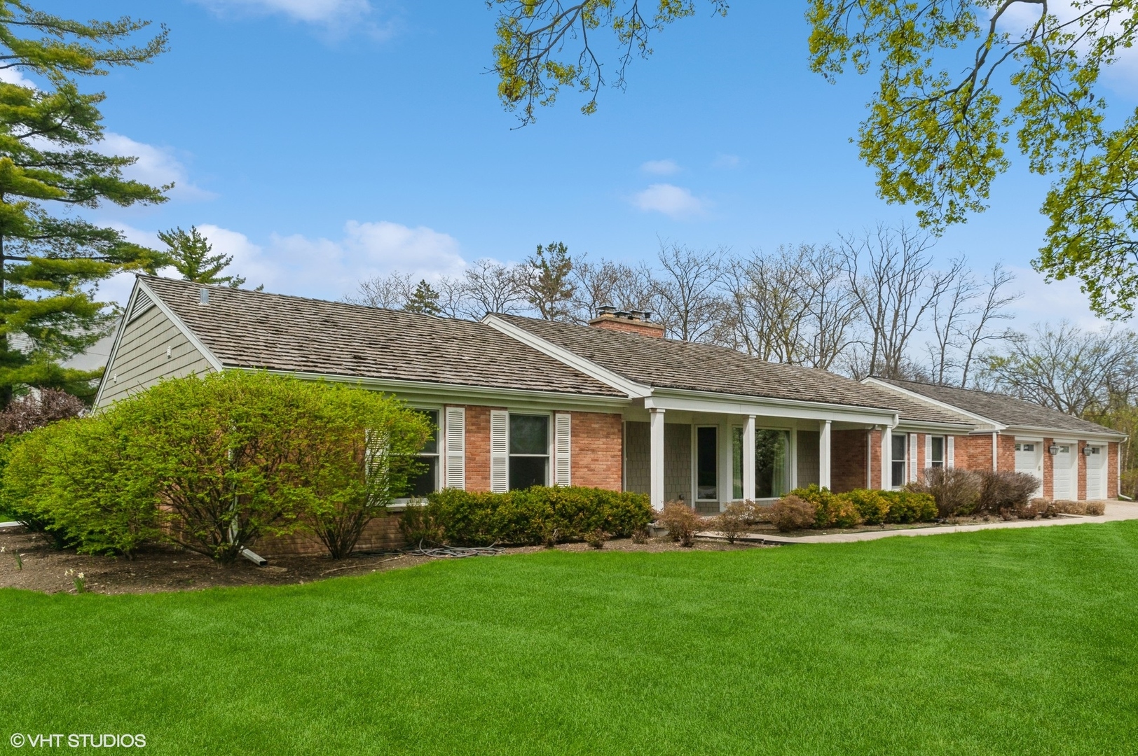 380 Deerpath Square