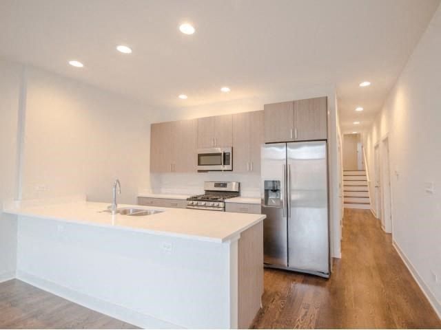 832 W Erie Street 4W