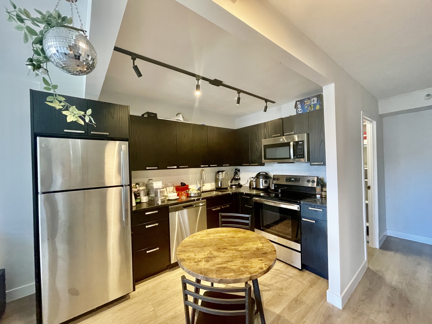 10 E ONTARIO Street 2912
