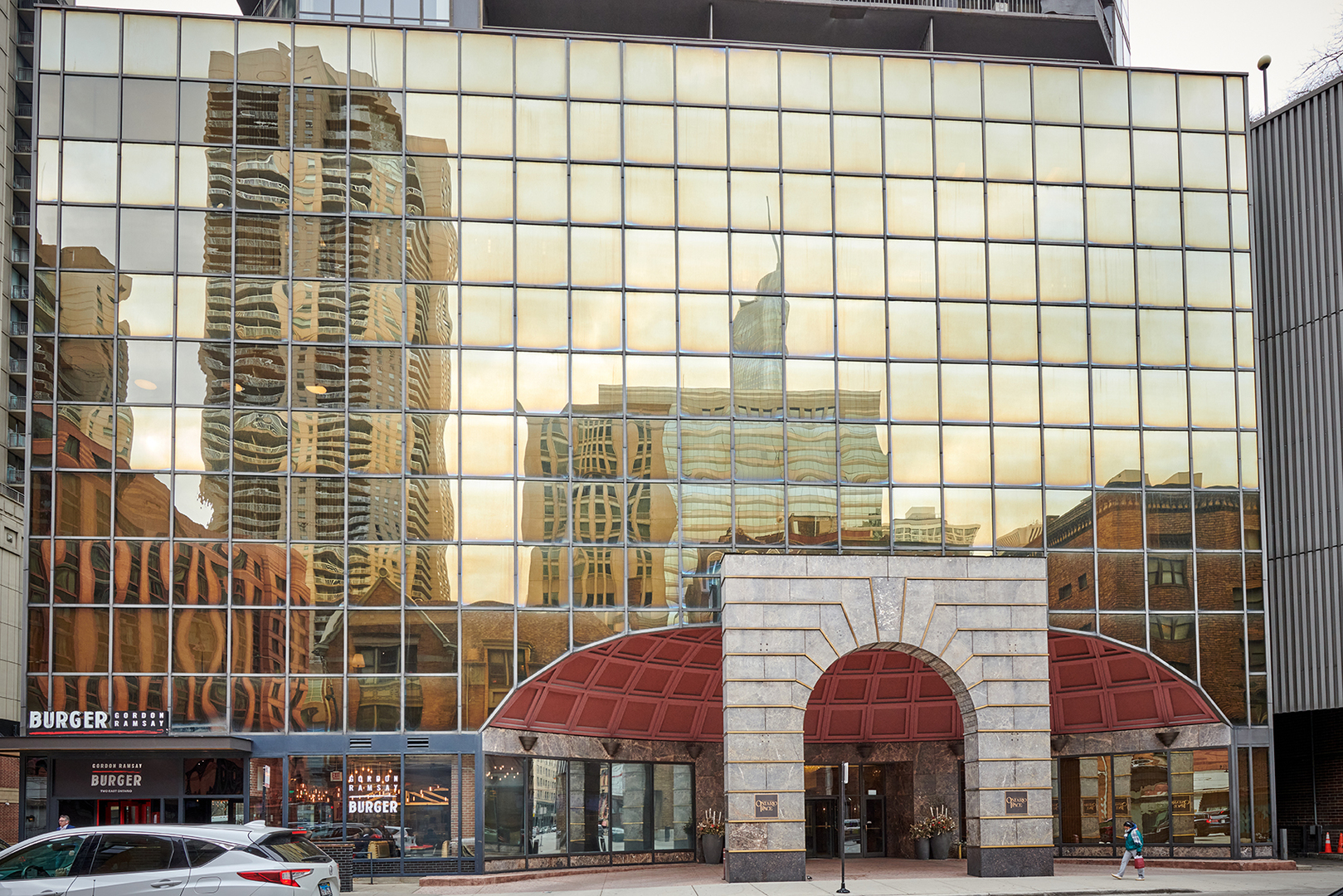 10 E ONTARIO Street 2912