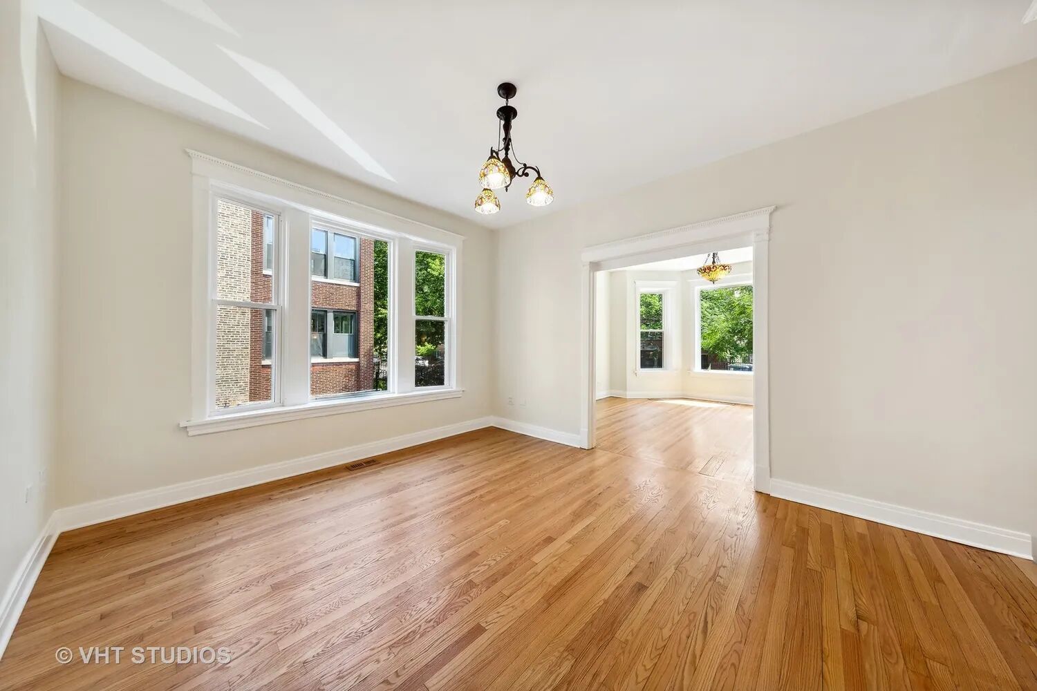 852 W Belle Plaine Avenue 1