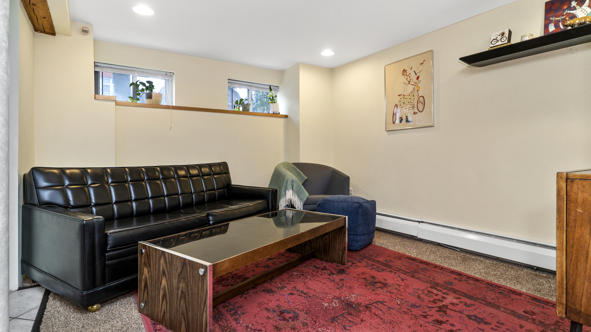 1352 N Oakley Boulevard G