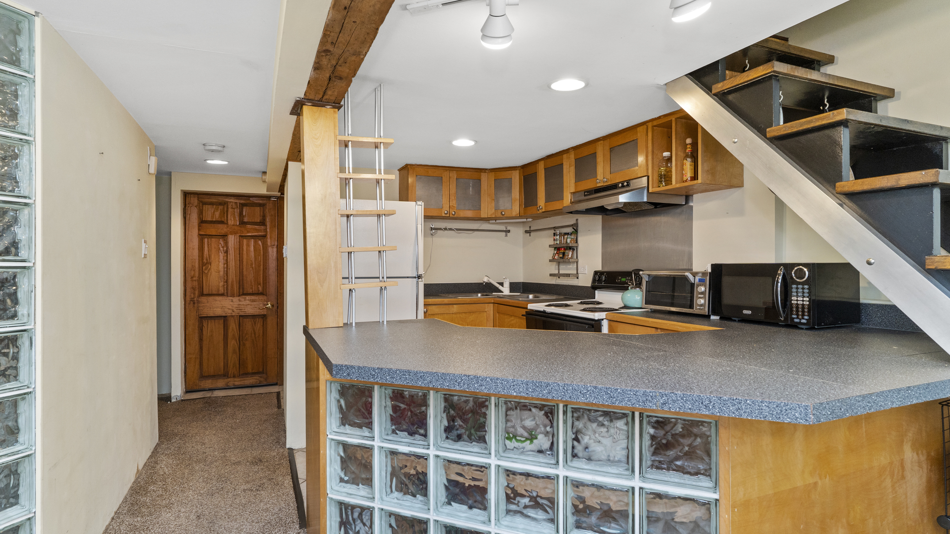 1352 N Oakley Boulevard G