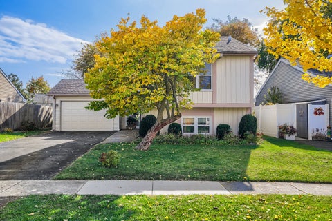 Photo of 30W019 Wembly Drive, Warrenville, IL 60555 (MLS # 12797707)
