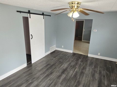 Tiny photo for 2508 FOREST Avenue, Mt Vernon, IL 62864 (MLS # EB458454)