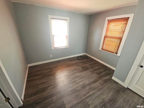 Tiny photo for 2508 FOREST Avenue, Mt Vernon, IL 62864 (MLS # EB458454)