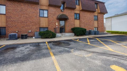 Tiny photo for 1010 Arlene Court #5, Bloomington, IL 61701 (MLS # 12605655)