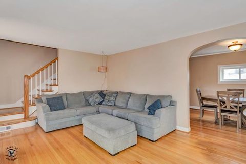 Tiny photo for 9857 S Hamlin Avenue, Evergreen Park, IL 60805 (MLS # 12563433)