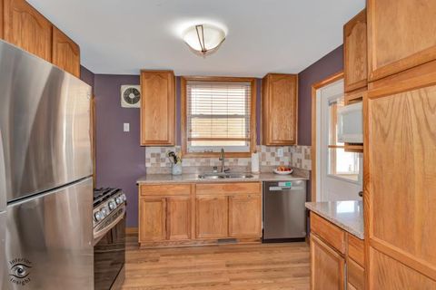 Tiny photo for 9857 S Hamlin Avenue, Evergreen Park, IL 60805 (MLS # 12563433)