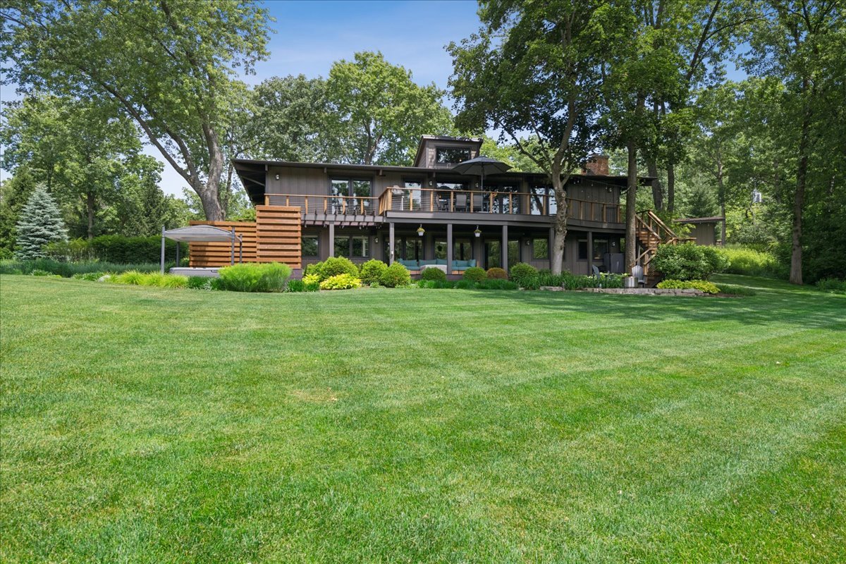 83 Lakeview Parkway