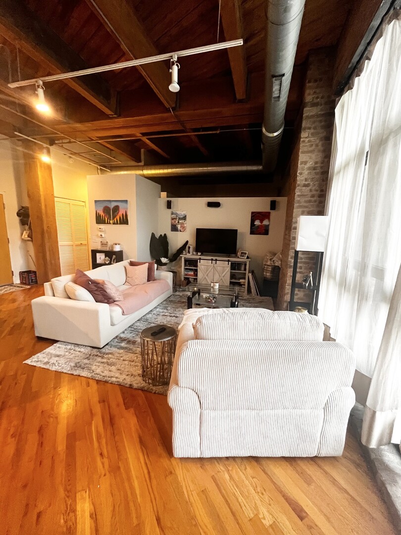 1040 W ADAMS Street 237