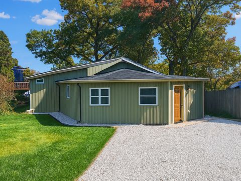 806 Peter Street McHenry IL 60051