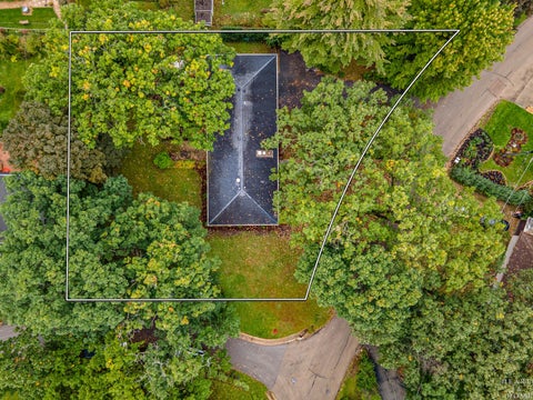 Tiny photo for 355 Hiawatha Drive, Lake In The Hills, IL 60156 (MLS # 12732031)
