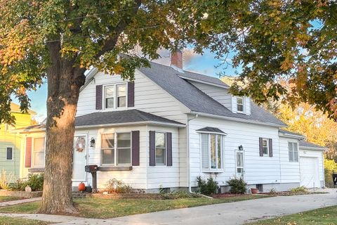 Photo of 102 S Jackson Street, Morrison, IL 61270 (MLS # 12508460)