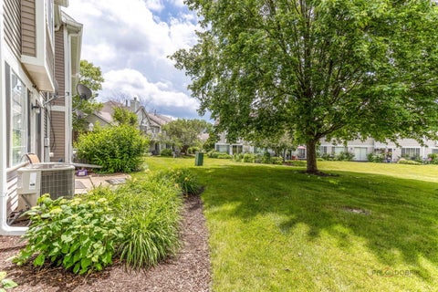 Tiny photo for 162 Fairfield Lane #162, Carol Stream, IL 60188 (MLS # 12682587)