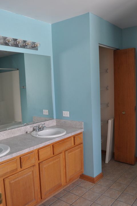 Tiny photo for 900 Shorewood Drive, Shorewood, IL 60404 (MLS # 12601449)