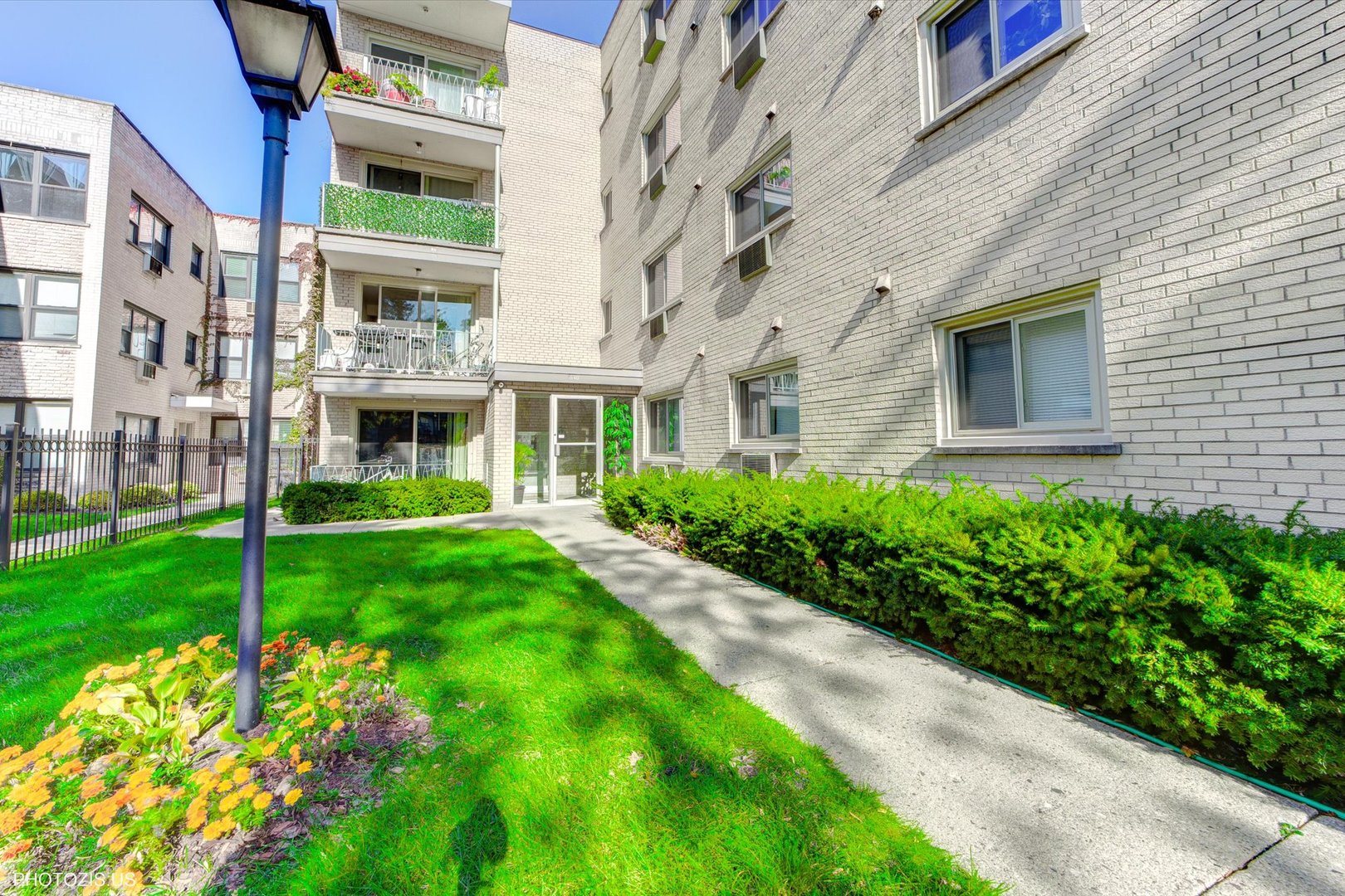 1640 W Sherwin Avenue 4A