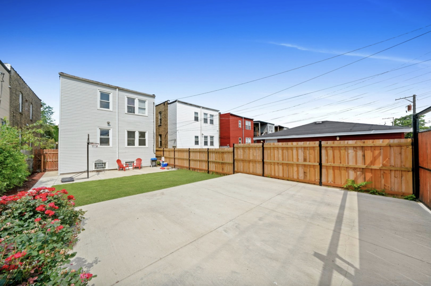 1625 N McVicker Avenue