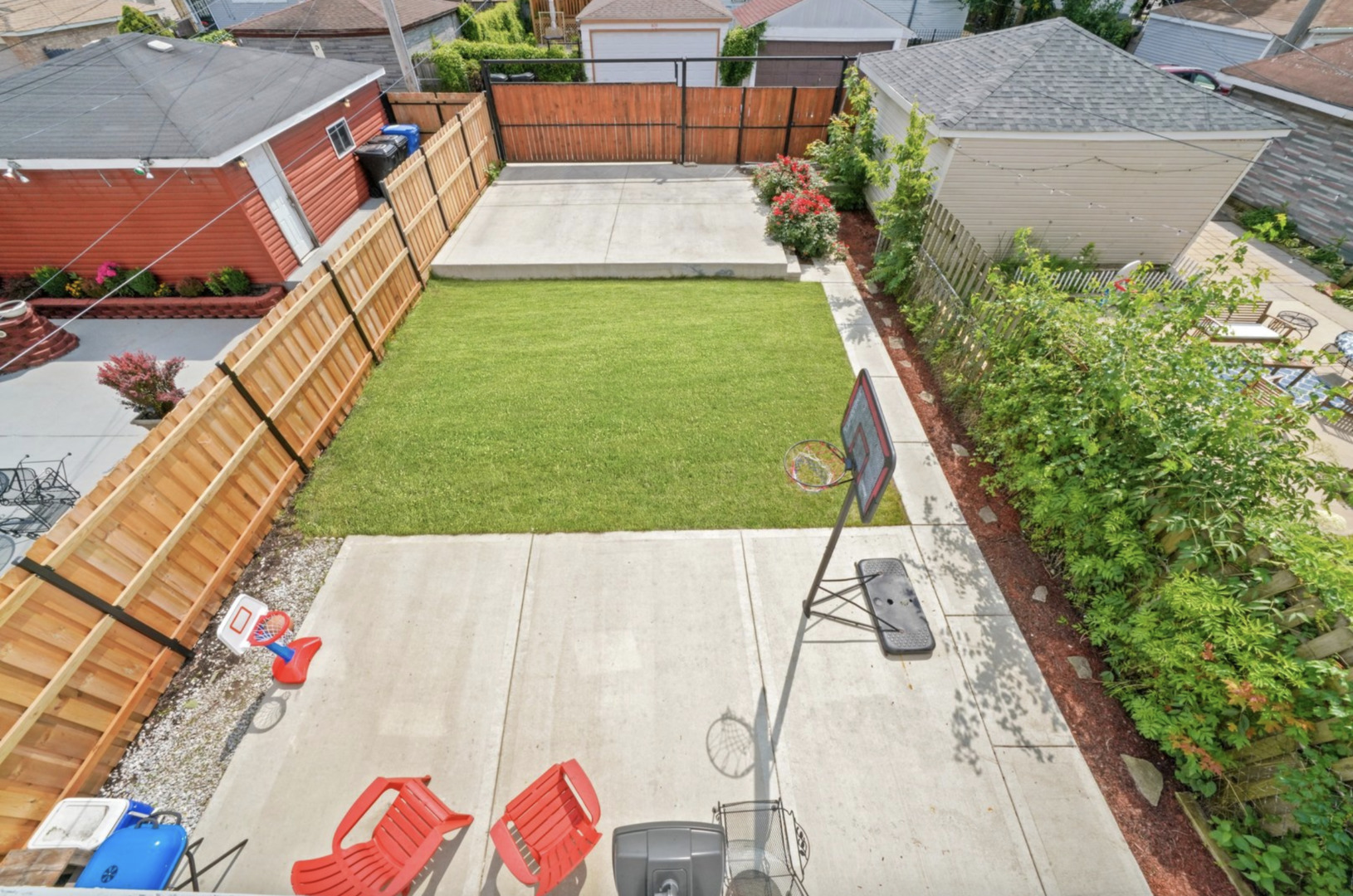 1625 N McVicker Avenue