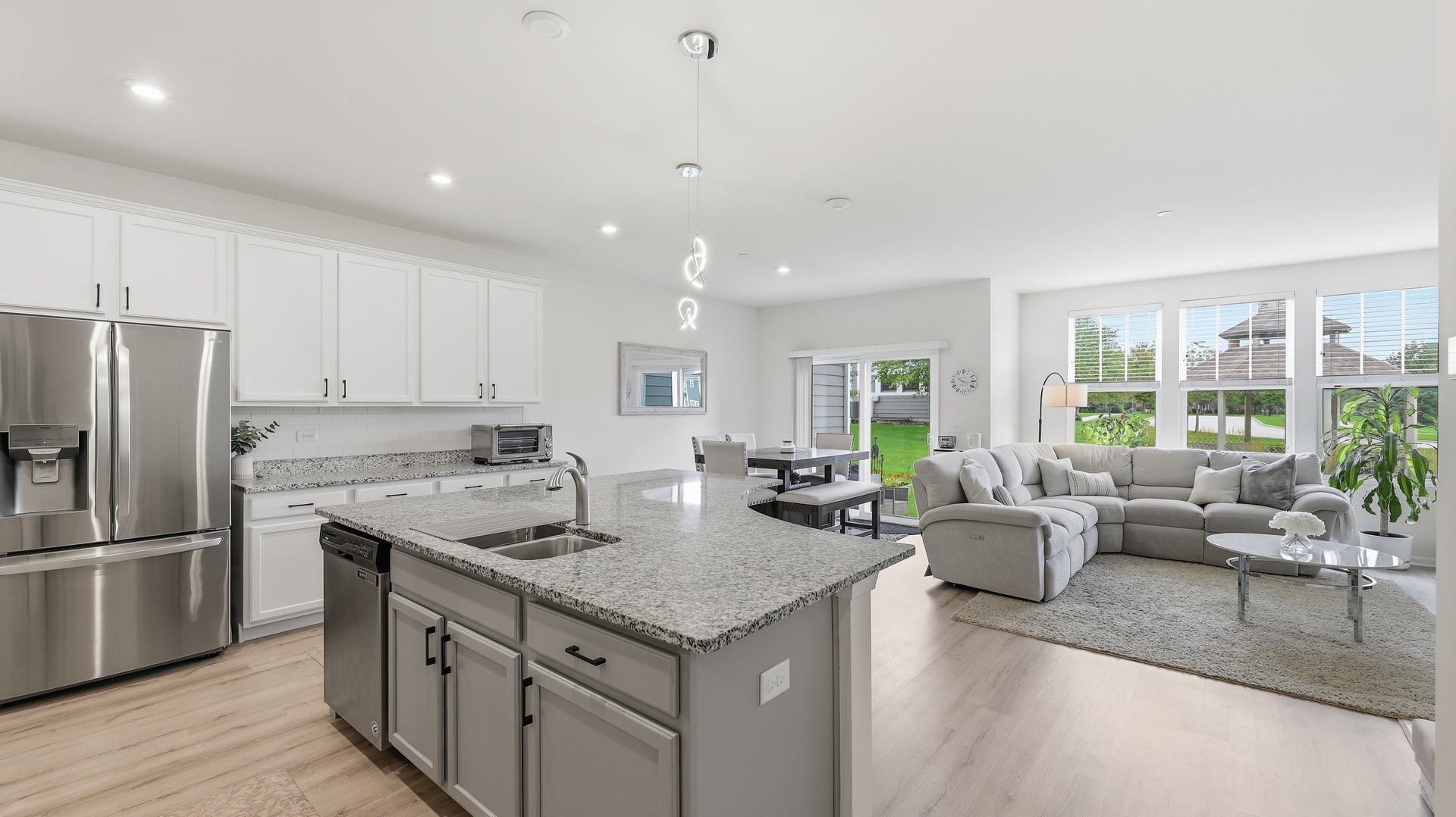 153 Roslyn Place