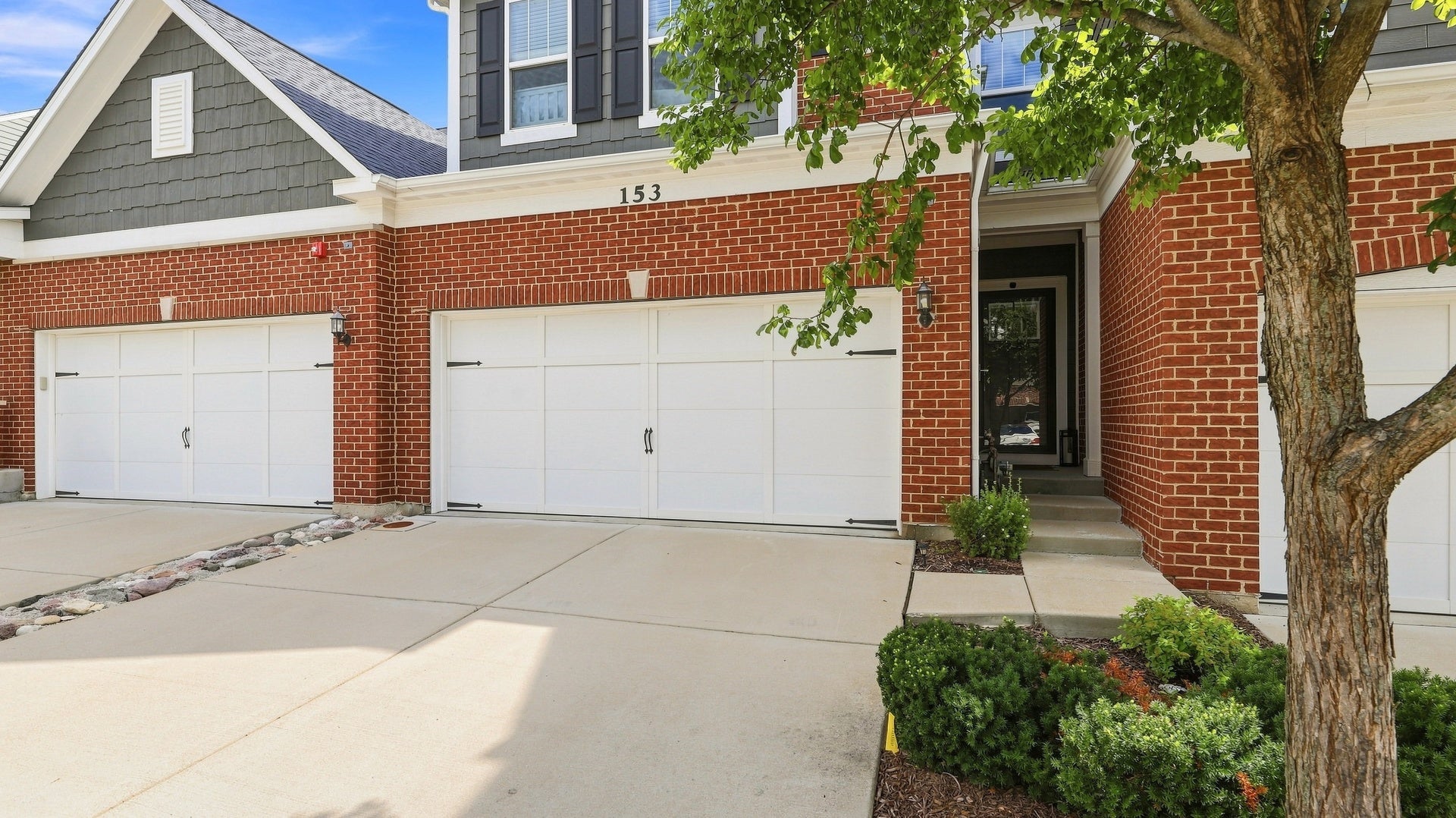 153 Roslyn Place