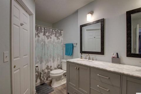 Tiny photo for 3012 Bluff Ridge Dr. Dr, Quincy, IL 62305 (MLS # 12527111)