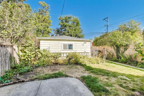 Tiny photo for 5807 N Sacramento Avenue, Chicago, IL 60659 (MLS # 12496658)