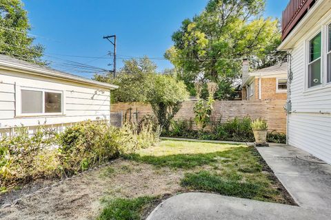 Tiny photo for 5807 N Sacramento Avenue, Chicago, IL 60659 (MLS # 12496658)