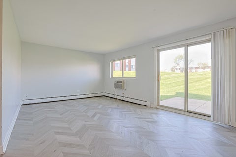 Tiny photo for 673 E Fullerton Avenue #105, Glendale Heights, IL 60139 (MLS # 12689319)
