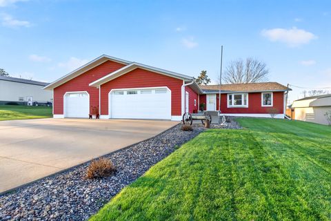 Photo of 122 Park Avenue, Charlotte, IA 52731 (MLS # 12615731)