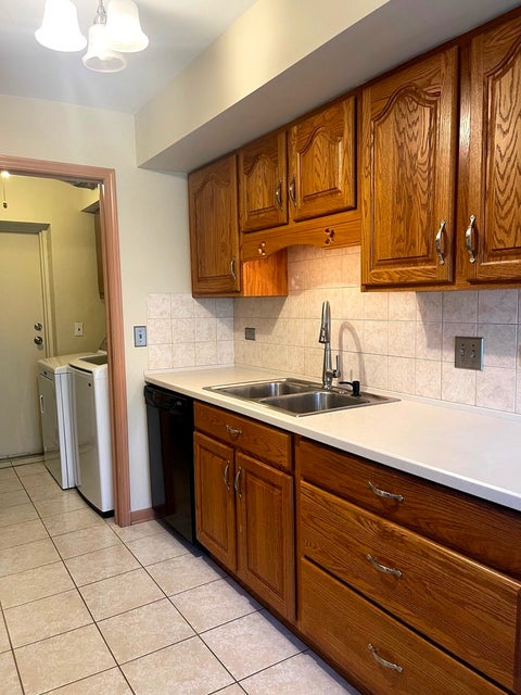 Tiny photo for 203 Emerson Court #B, Bloomingdale, IL 60108 (MLS # 12771532)