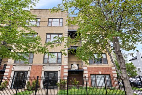 Photo of 2702 W CORTLAND Avenue #2, Chicago, IL 60647 (MLS # 12621326)