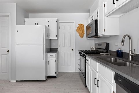 Tiny photo for 1606 Stratford Court #C2, Wheeling, IL 60090 (MLS # 12603766)