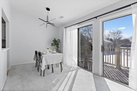 Tiny photo for 1606 Stratford Court #C2, Wheeling, IL 60090 (MLS # 12603766)