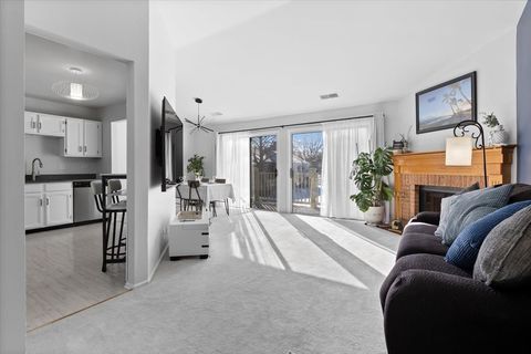 Tiny photo for 1606 Stratford Court #C2, Wheeling, IL 60090 (MLS # 12603766)