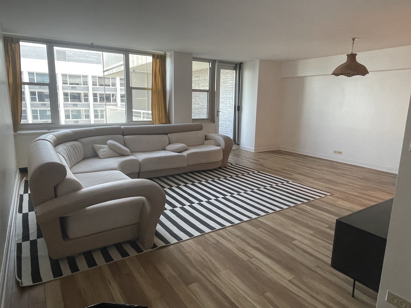 4250 N Marine Drive 2827