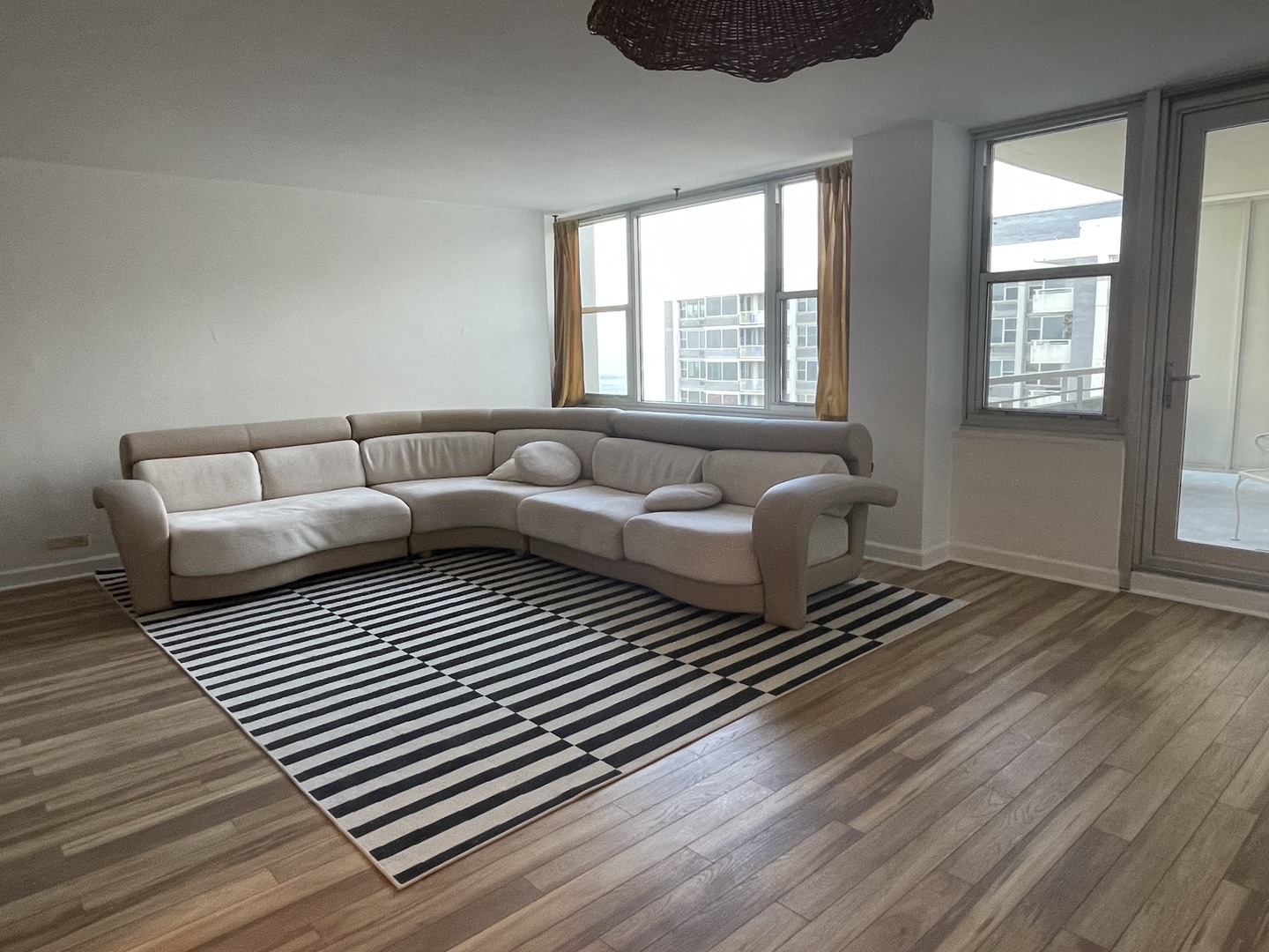 4250 N Marine Drive 2827