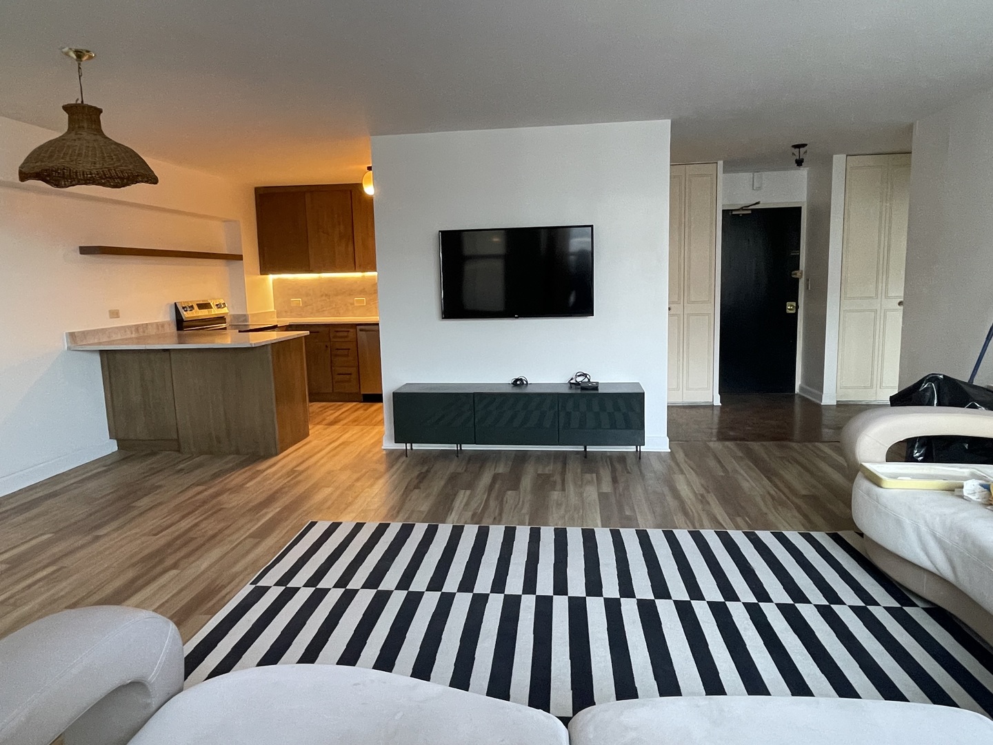 4250 N Marine Drive 2827