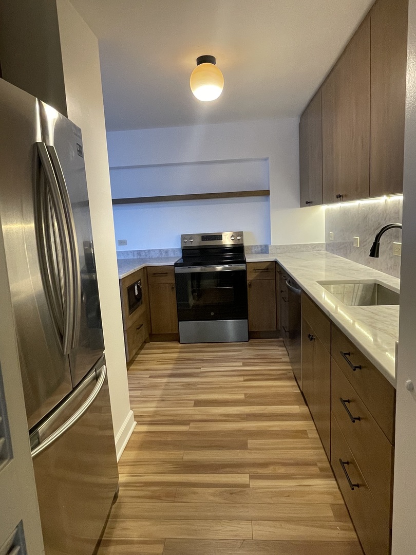 4250 N Marine Drive 2827