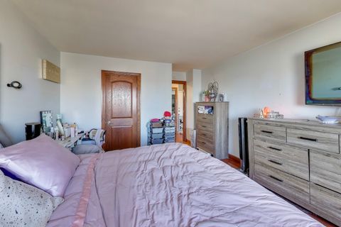 Tiny photo for 20 N Tower Road #8E, Oak Brook, IL 60523 (MLS # 12534180)