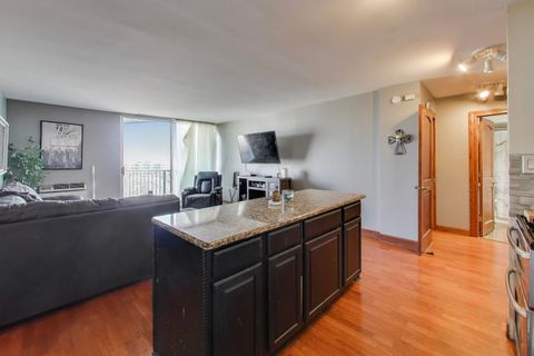 Tiny photo for 20 N Tower Road #8E, Oak Brook, IL 60523 (MLS # 12534180)