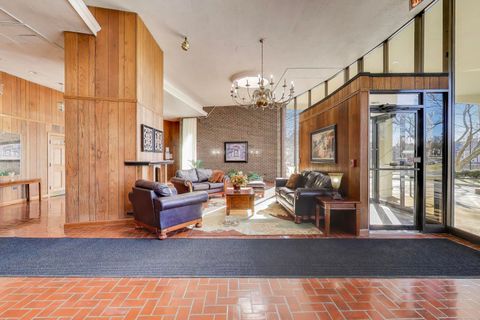 Tiny photo for 20 N Tower Road #8E, Oak Brook, IL 60523 (MLS # 12534180)