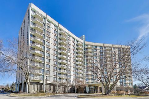 Tiny photo for 20 N Tower Road #8E, Oak Brook, IL 60523 (MLS # 12534180)