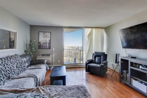 Tiny photo for 20 N Tower Road #8E, Oak Brook, IL 60523 (MLS # 12534180)