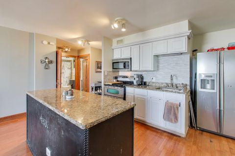 Tiny photo for 20 N Tower Road #8E, Oak Brook, IL 60523 (MLS # 12534180)