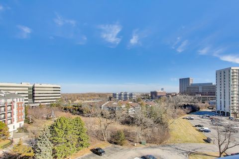Tiny photo for 20 N Tower Road #8E, Oak Brook, IL 60523 (MLS # 12534180)