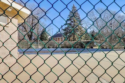 Tiny photo for 20 N Tower Road #8E, Oak Brook, IL 60523 (MLS # 12534180)