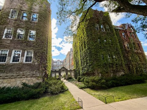 2325 W Farwell Avenue 2S Chicago IL 60645